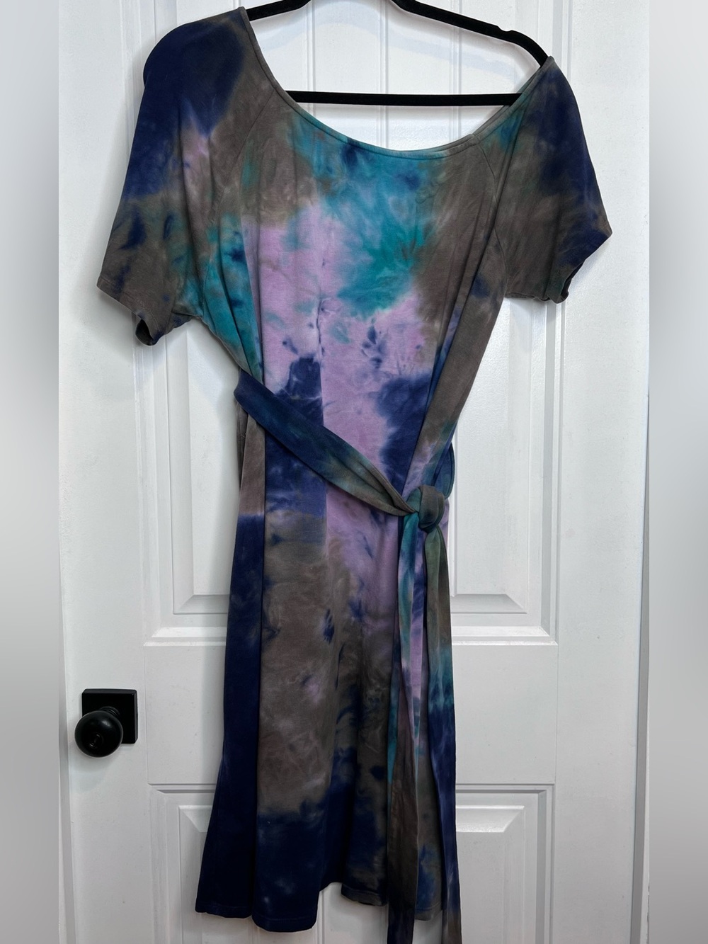 Torrid Tie-Dye Scoop Neck Midi Dress in Teal, Purple, and Gray. Size 1. - Picture 2 of 16